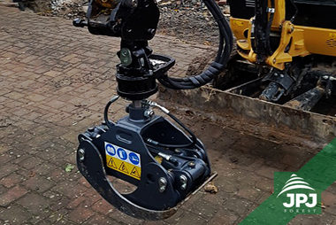 Rotator i chwytak z minikoparka